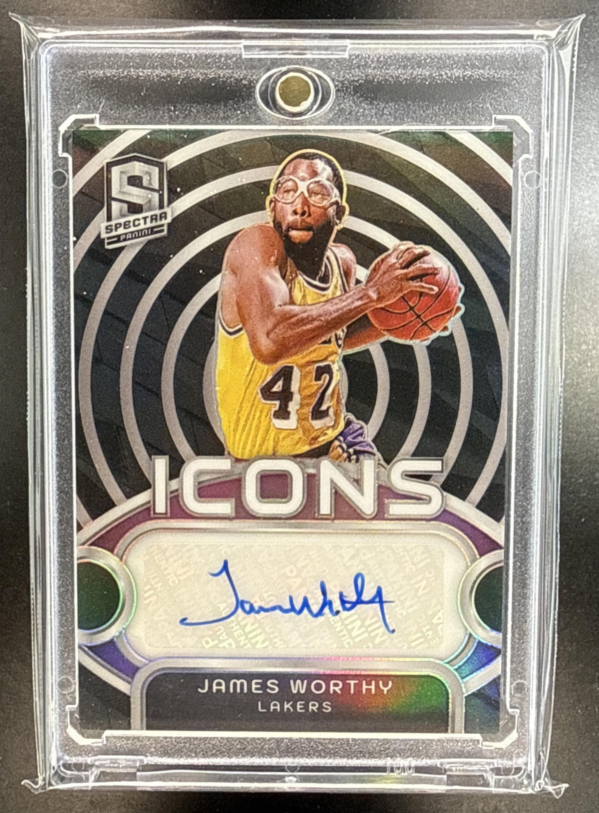 James Worthy Panini Spectra 2023-24 Icons Auto /75 Los Angeles Lakers