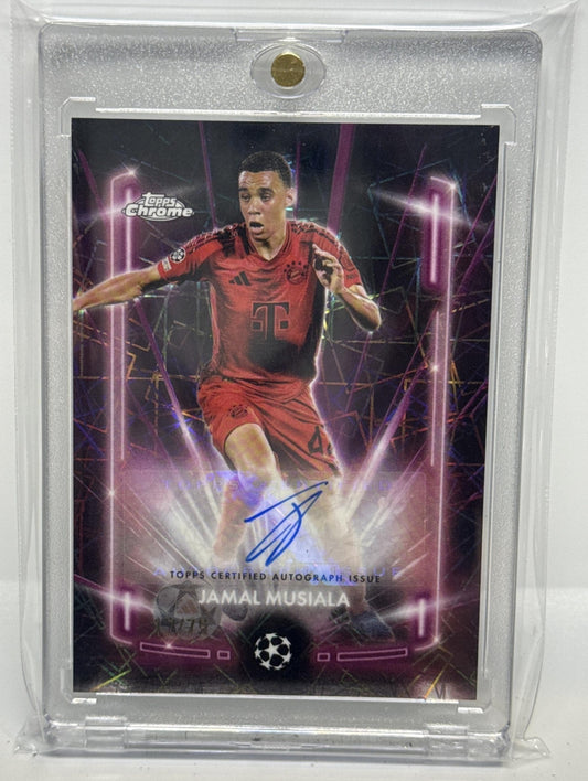 Jamal Musiala Topps Chrome UCC 2024-25 Magenta Lazer /75 Auto FC Bayern Munchen