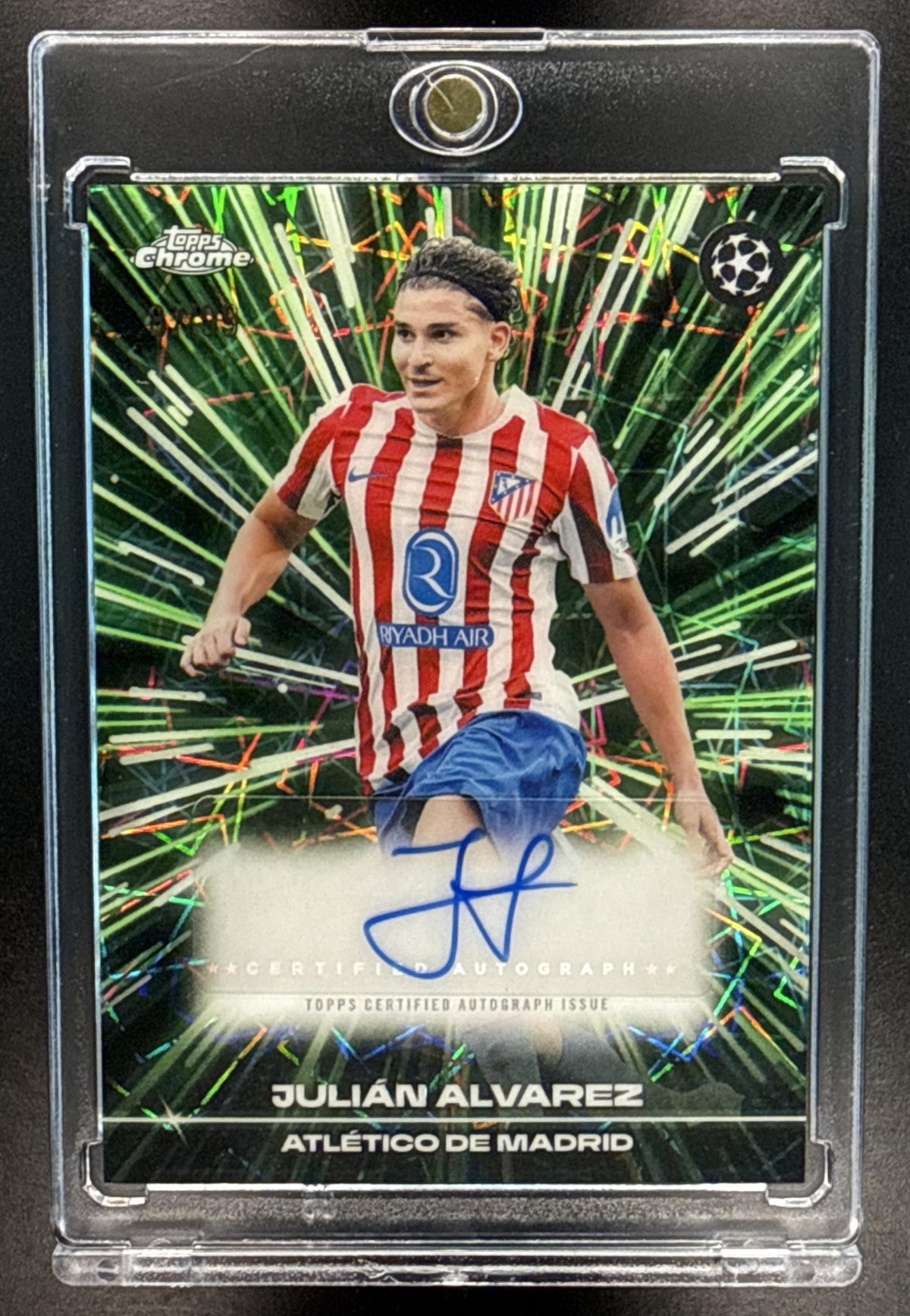 Julian Alvarez Topps Chrome UCC 2025-26 Black/Neon Green Lazer /99 Auto Atletico