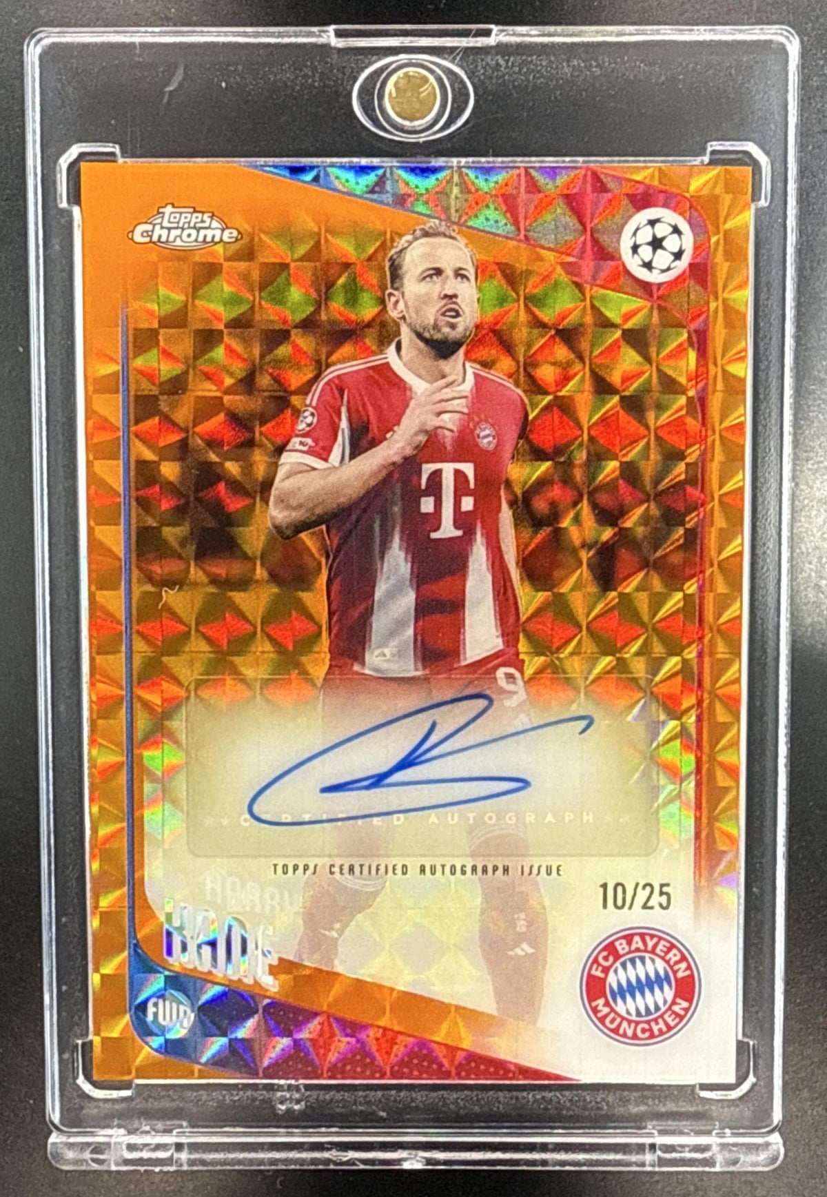 Harry Kane Topps Chrome UCC 2025-26 Orange Geometric /25 Auto FC Bayern Munchen