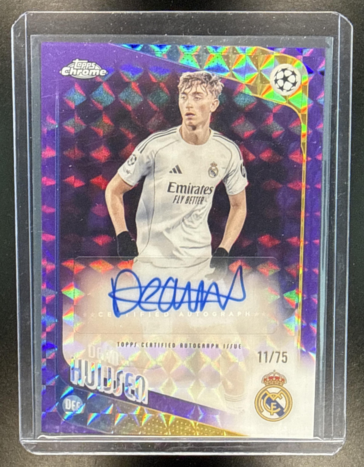 Dean Huijsen Topps Chrome UCC 2025-26 Purple Geometric /75 Auto Real Madrid C.F.